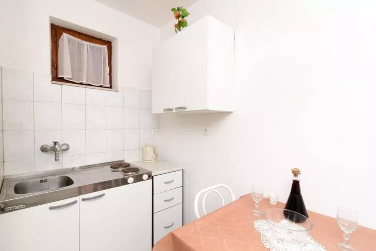 Apartment Dalmatin Žuljana - Two-Bedroom Apartment 1-Kitchen