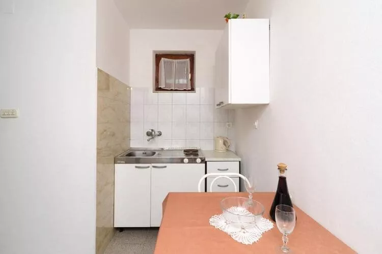 Apartment Dalmatin Žuljana - Two-Bedroom Apartment 1-Kitchen