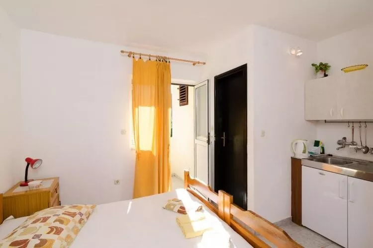 Apartments Dalmatin Žuljana - Studio Apartment 1-Living room