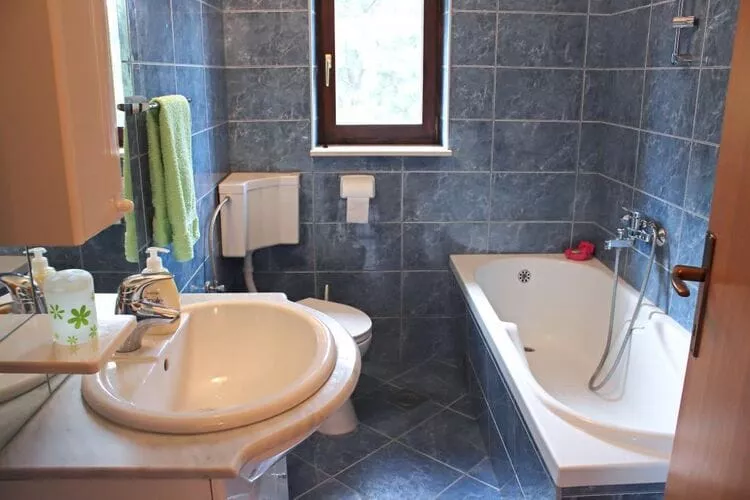 Apartment Bruna - Two Bedroom Apartment with Terrace-Salle de bain