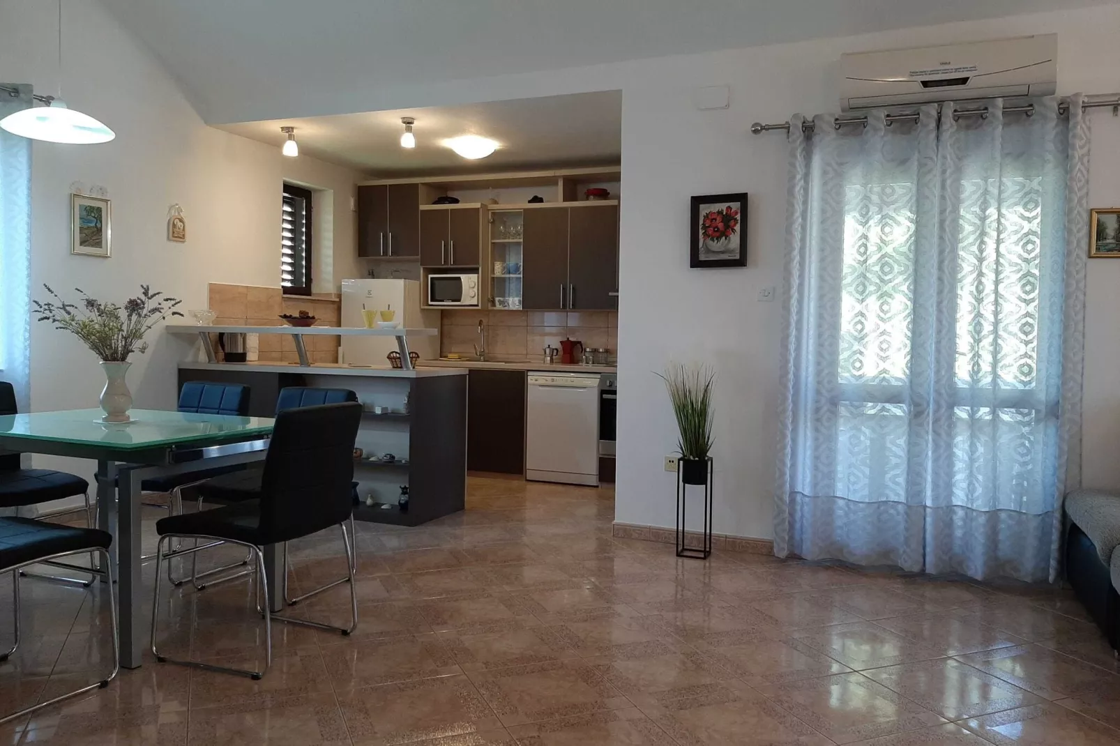 Apartment Bruna - Two Bedroom Apartment with Terrace-Salon