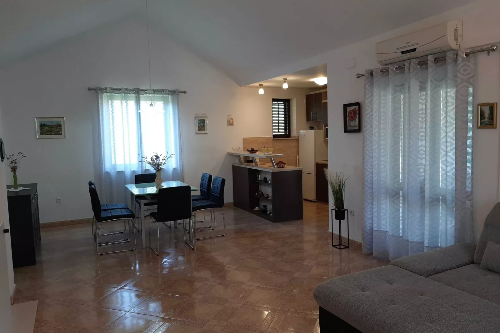 Apartment Bruna - Two Bedroom Apartment with Terrace-Salon