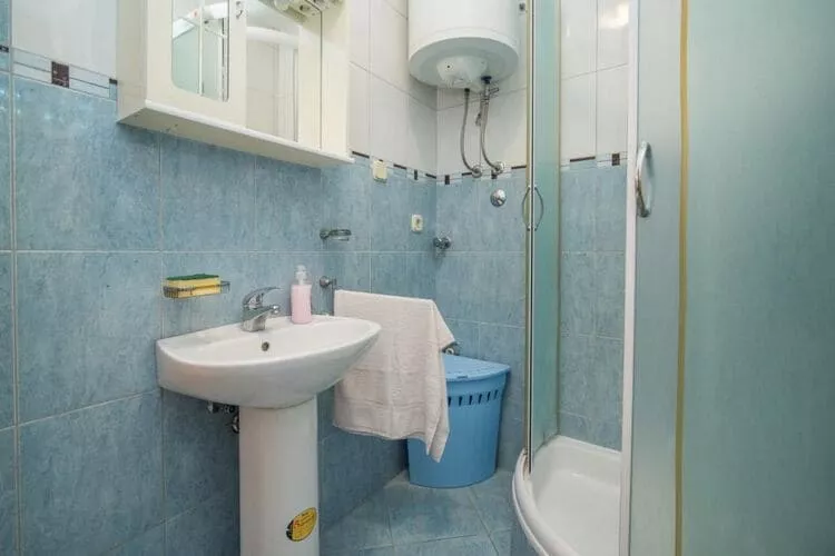 Apartments Longo - One Bedroom Apartment with Terrace, A2 - (ST)-Bathroom