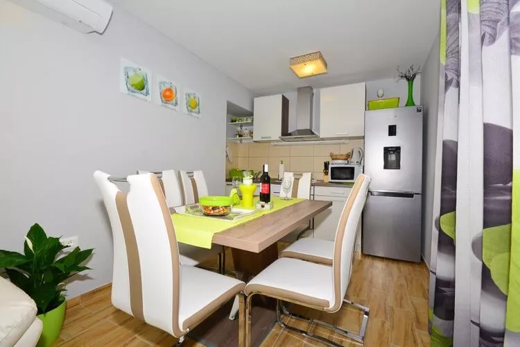Holiday Home Belmondo- Three Bedroom Home with Terrace and Private Pool (A6)-Kitchen