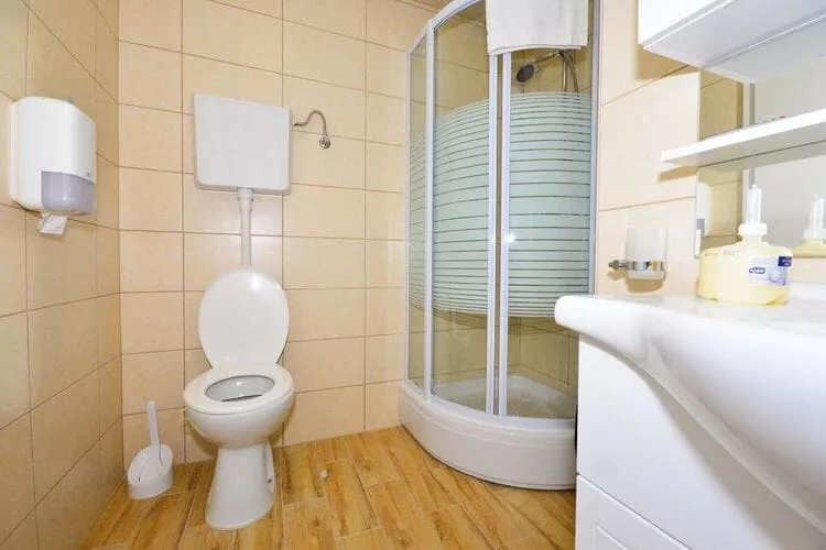 Holiday Home Belmondo- Three Bedroom Home with Terrace and Private Pool (A6)-Bathroom
