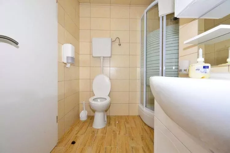 Holiday Home Belmondo- Three Bedroom Home with Terrace and Private Pool (A6)-Bathroom