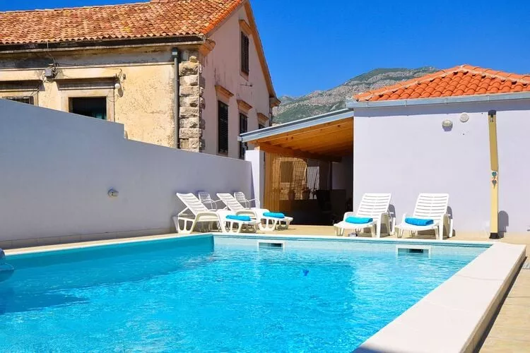 Holiday Home Belmondo- Three Bedroom Home with Terrace and Private Pool (A6)-Pool
