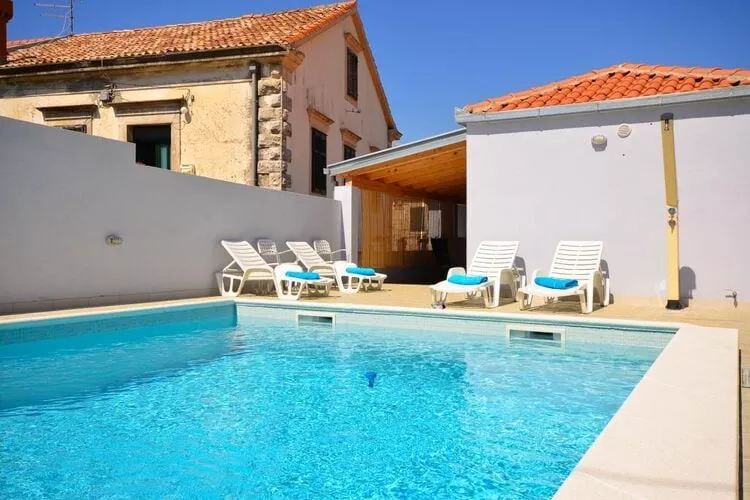 Holiday Home Belmondo- Three Bedroom Home with Terrace and Private Pool (A6)-Pool
