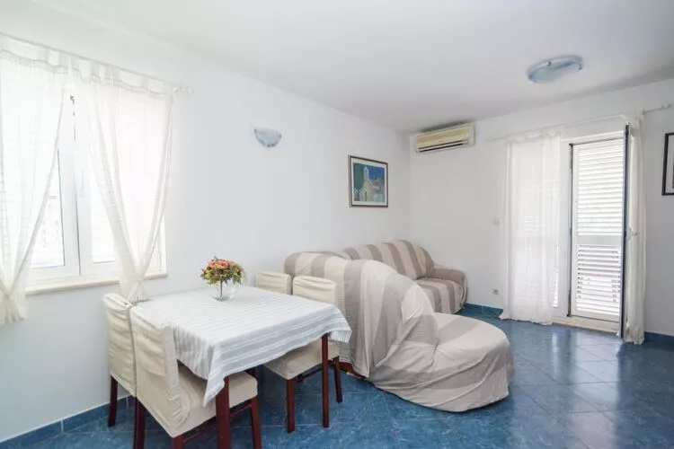 Apartments Batinic - One Bedroom Apartment with Terrace (ST)-Salon