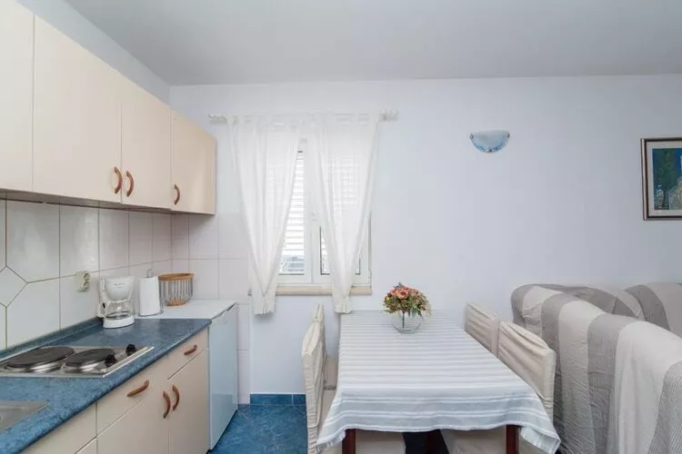 Apartments Batinic - One Bedroom Apartment with Terrace (ST)-Salle à manger