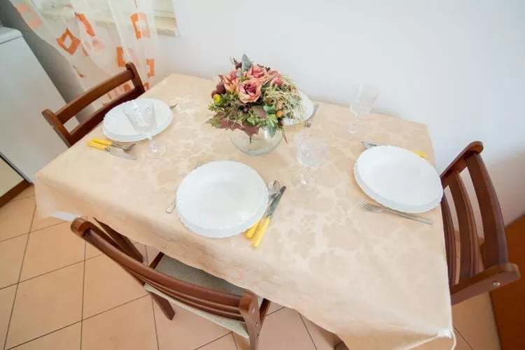 Apartments Batinic - Two Bedroom Apartment with Terrace and Sea View (ST)-Dining room