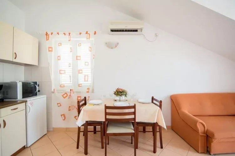 Apartments Batinic - Two Bedroom Apartment with Terrace and Sea View (ST)-Dining room