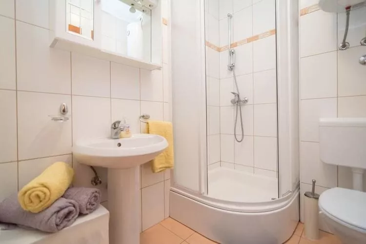 Apartments Batinic - Two Bedroom Apartment with Terrace and Sea View (ST)-Bathroom