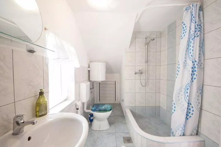 Apartments Jasenka - Studio Attic with Terrace and Sea View A2 - (ST)-Bathroom