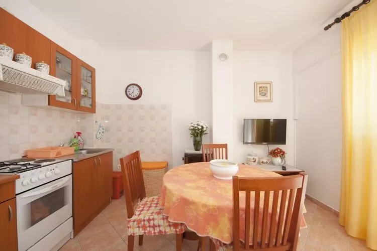Apartments Mira - One Bedroom Apartment with Balcony(A2)-Dining room