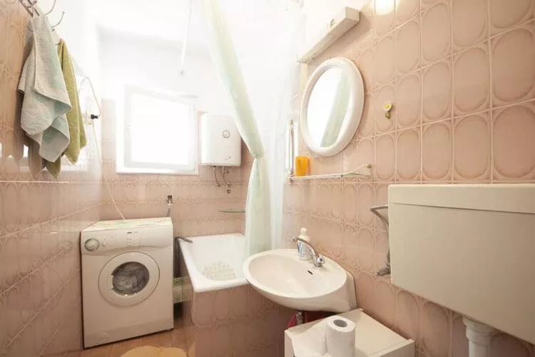 Apartments Mira - One Bedroom Apartment with Balcony(A2)-Bathroom