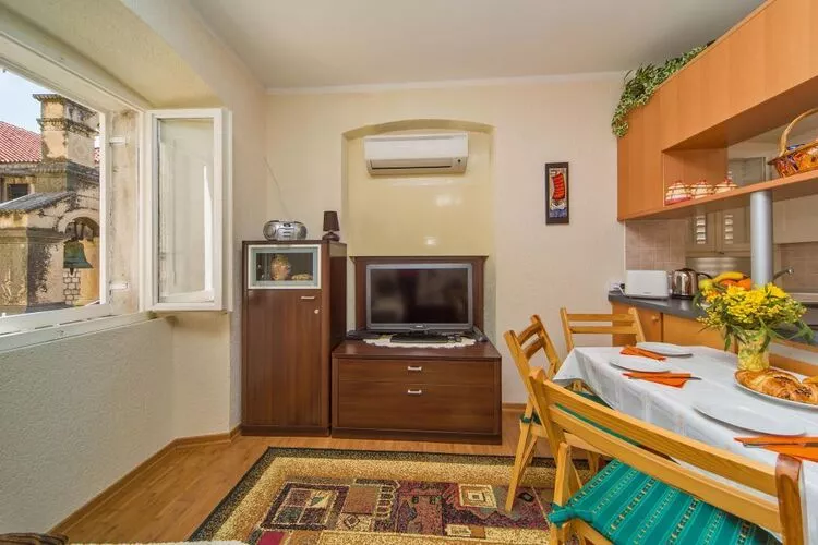 Apartment Maru - Two Bedroom Apartment with City View (A4)-Dining room