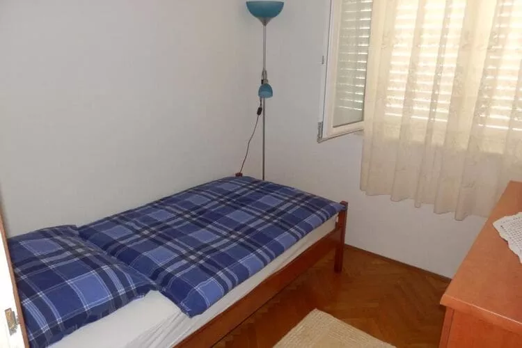 Apartment Vesna & Ivica - Two Bedroom Apartment with Terrace and Sea View (Vesna)-Chambre