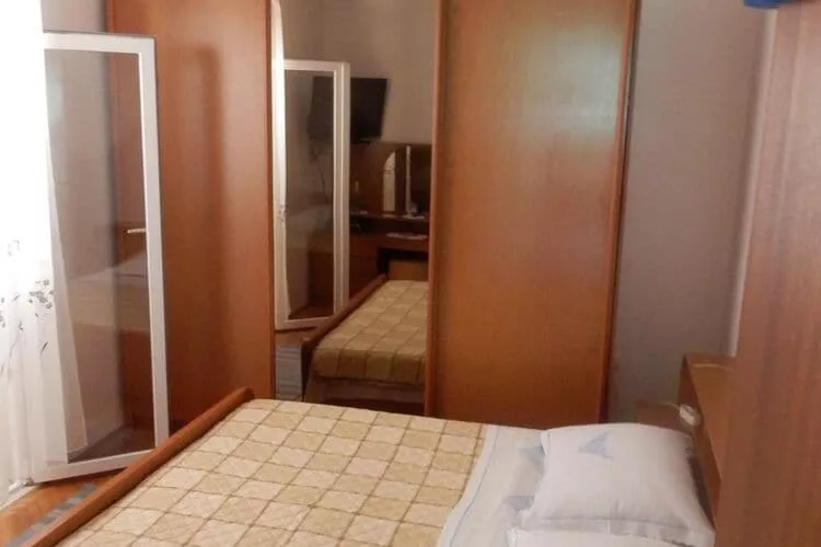 Apartment Vesna & Ivica - Two Bedroom Apartment with Terrace and Sea View (Vesna)-Chambre