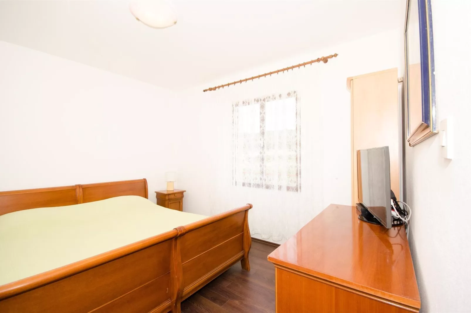Guest House Rooms Rose - Romantic Double Room with Balcony and Sea View (No.1)-Bedroom