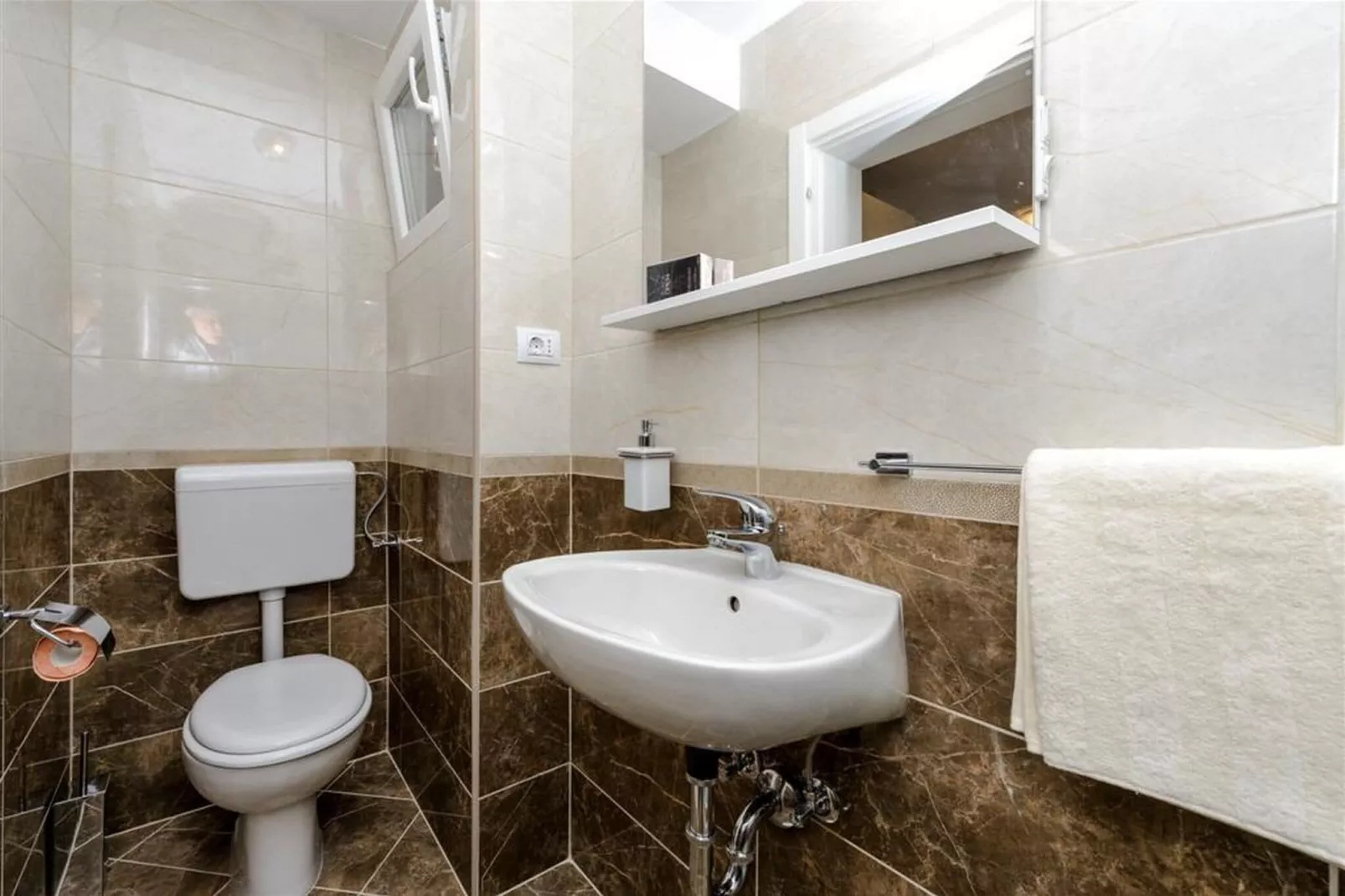 Guest House Rooms Rose - Studio with Terrace-Bathroom