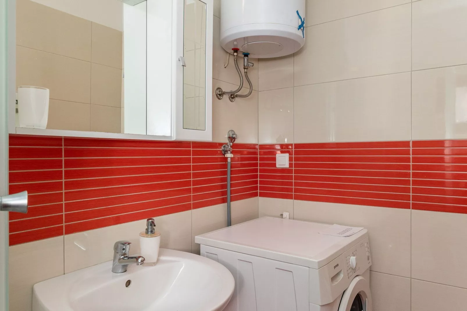 Apartments Franka - One Bedroom Apartment with Terrace and Garden View (A2+1)-Badezimmer