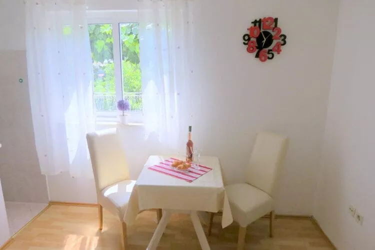 Apartments Franka - Studio with Terrace and Sea View (A2)-Dining room