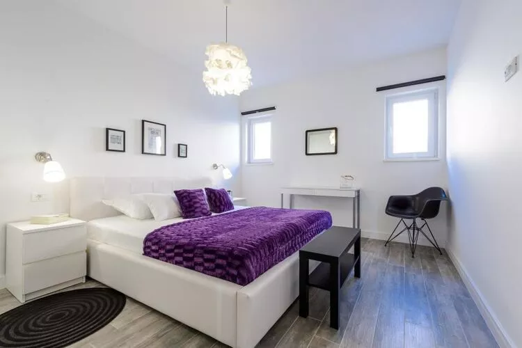 Apartments Villa Capitano - Two Bedroom Apartment with Balcony and Sea View (CRNI)-Bedroom