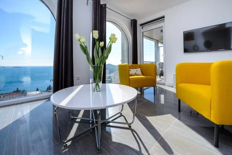 Apartments Villa Capitano - Two Bedroom Apartment with Balcony and Sea View (ŽUTI)