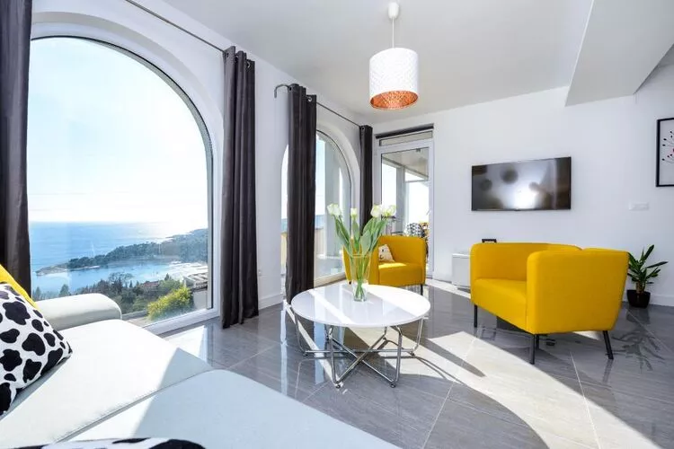 Apartments Villa Capitano - Two Bedroom Apartment with Balcony and Sea View (ŽUTI)-Living room
