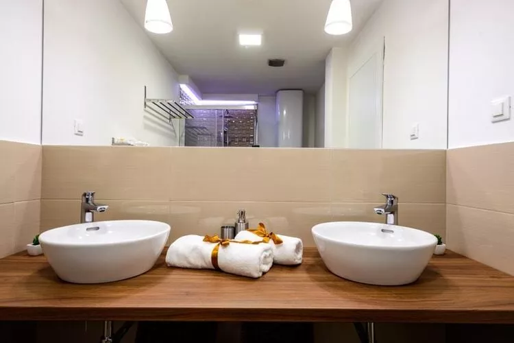 Apartments Villa Capitano - Two Bedroom Apartment with Balcony and Sea View (ŽUTI)-Bathroom