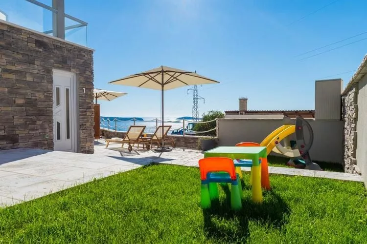 Apartments Villa Capitano - Two Bedroom Apartment with Balcony and Sea View (ŽUTI)-Terrace