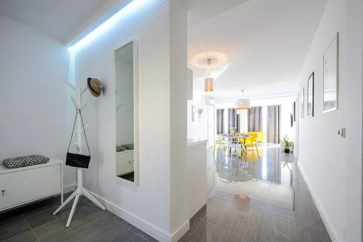 Apartments Villa Capitano - Two Bedroom Apartment with Balcony and Sea View (ŽUTI)-Indoor