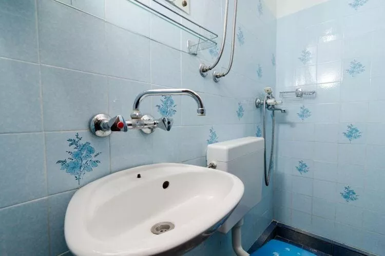 Holiday Home Jasminka - Three Bedroom Holiday Home with Terrace and Sea View-Badezimmer