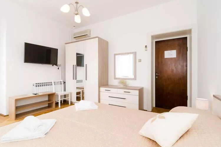 Holiday Home Patricija-Duplex Three Bedroom Apartment with Balcony and Sea View (A6+1)-Chambre