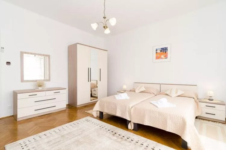 Holiday Home Patricija-Duplex Three Bedroom Apartment with Balcony and Sea View (A6+1)-Chambre