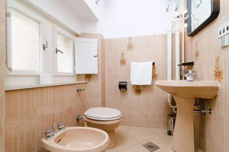 Holiday Home Patricija-Duplex Three Bedroom Apartment with Balcony and Sea View (A6+1)-Salle de bain