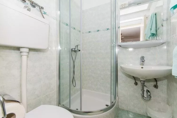 Apartments & Rooms Jokovic-Comfort Studio Apartment with Terrace and Partial Sea View (SOBA 1)-Bathroom