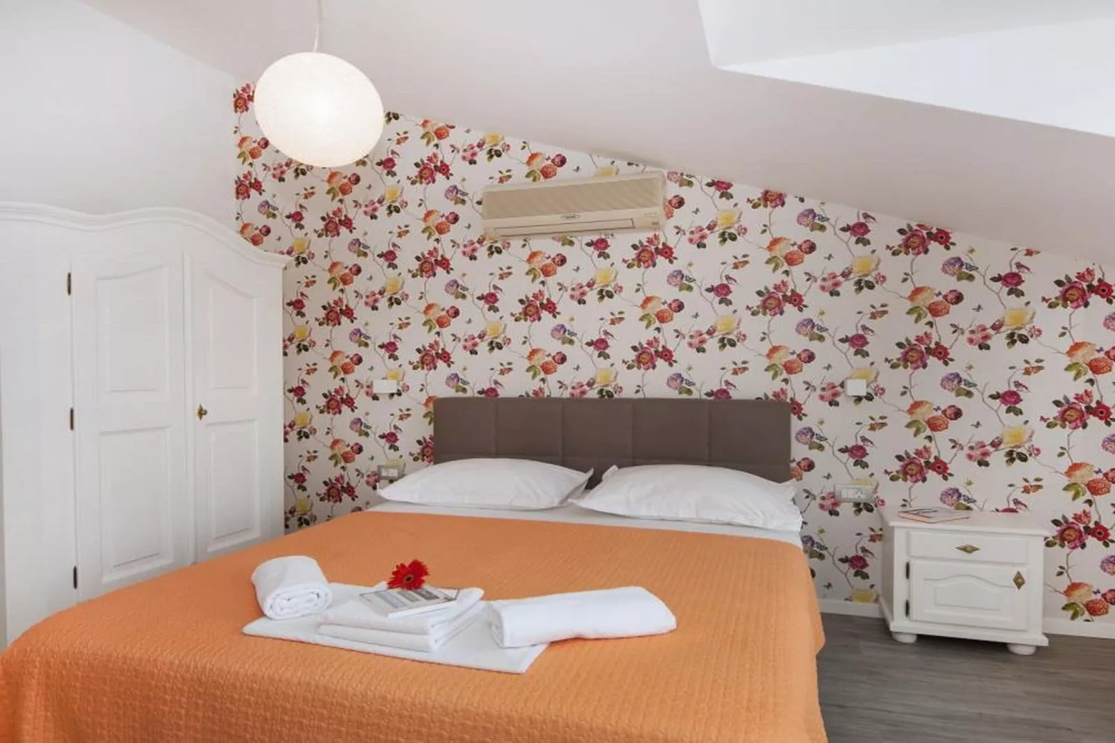 Apartments Villa Angela - Studio Apartment with Balcony and Sea View (Dajana)-Bedroom