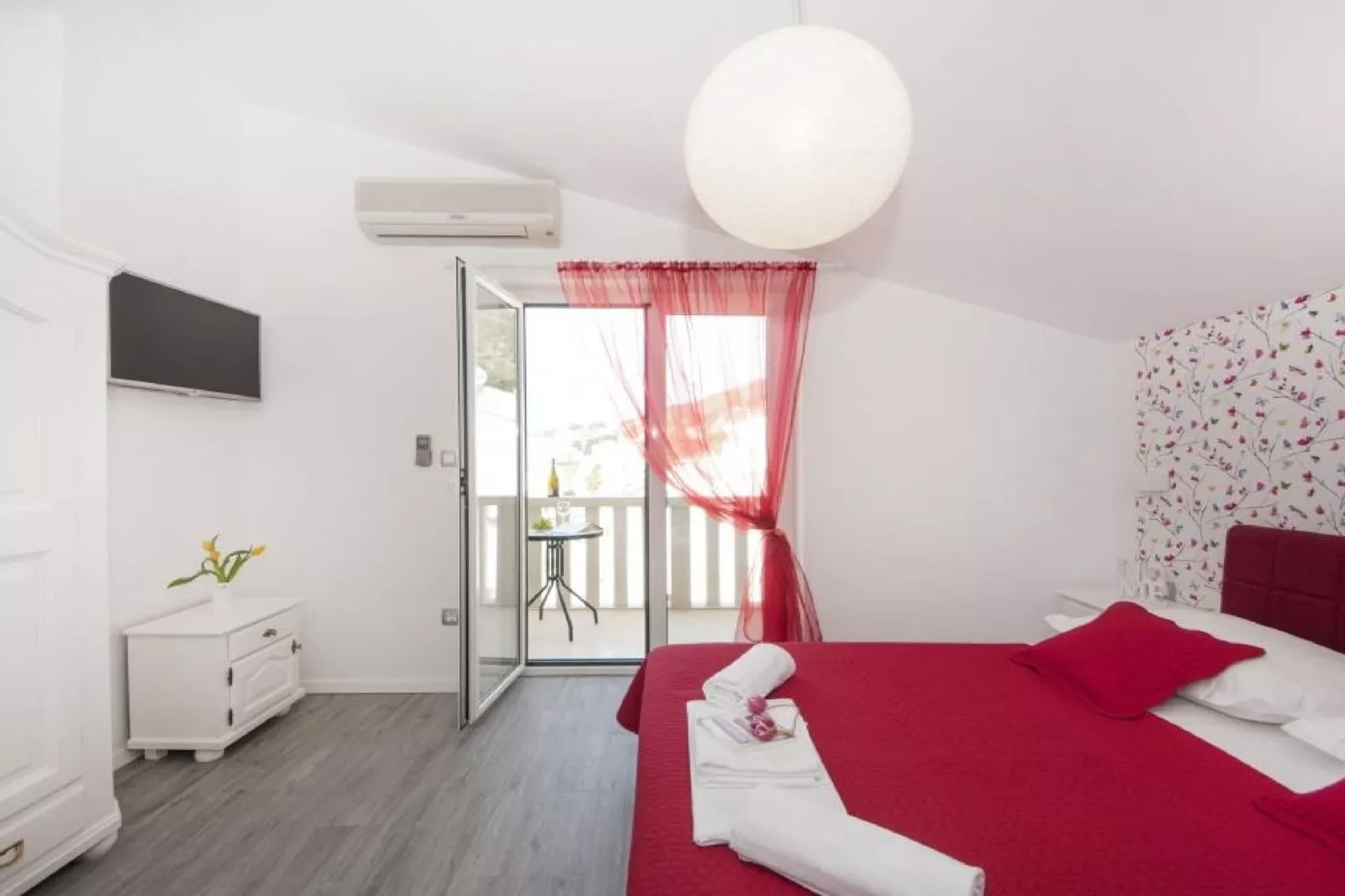 Apartments Villa Angela - One Bedroom Apartment with Terrace and Sea View (Erika)-Chambre