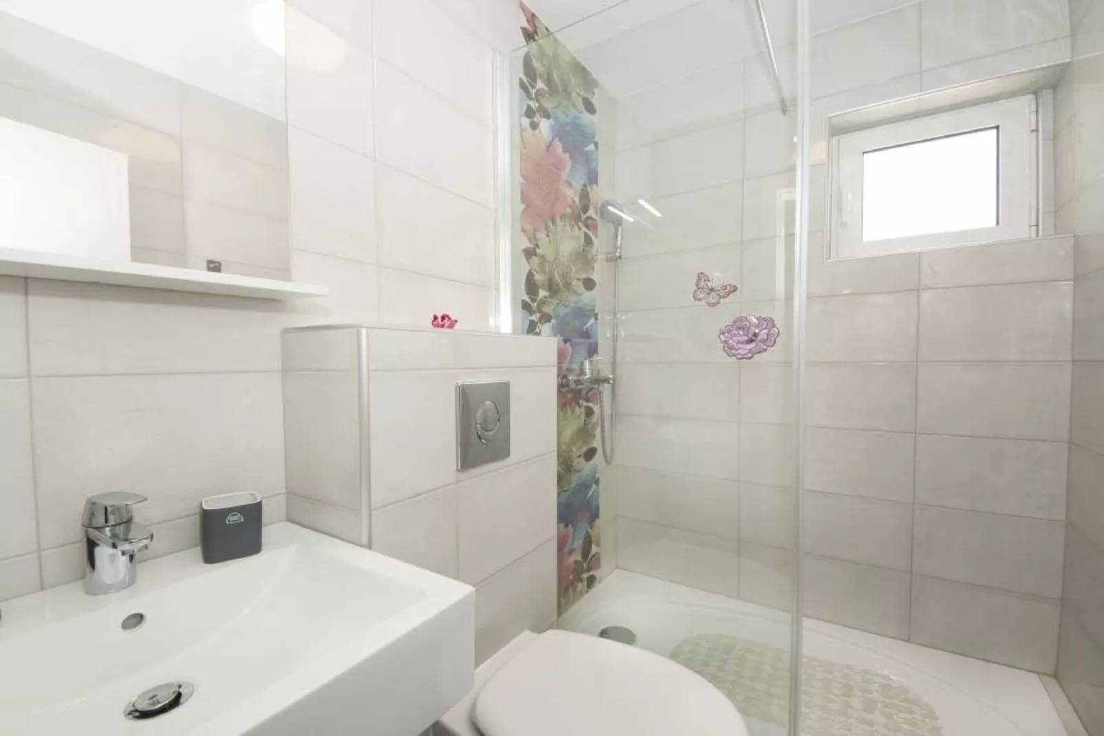 Apartments Villa Angela - Two Bedroom Apartment with Terrace and Sea View (Snježna)-Bathroom