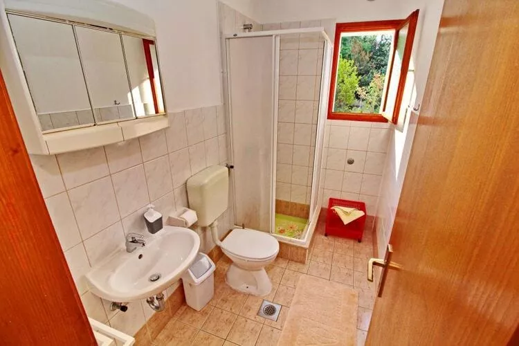 Apartments Bačić - One Bedroom Apartment with Terrace and Sea View (A2+1)-Salle de bain