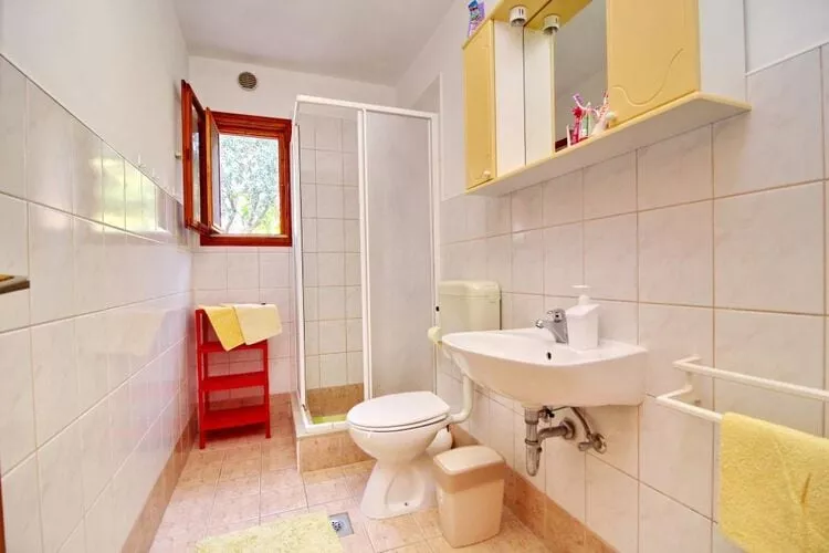 Apartments Bačić - Three Bedroom Apartment with Terrace and Sea View (A6+2)-Badezimmer