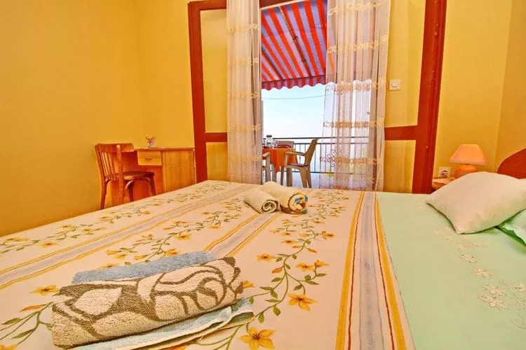Apartments Bačić - Two Bedroom Apartment with Terrace and Sea View-Chambre