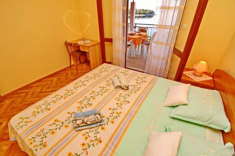 Apartments Bačić - Two Bedroom Apartment with Terrace and Sea View-Chambre
