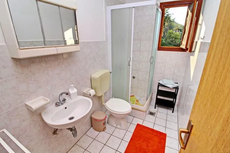 Apartments Bačić - Two Bedroom Apartment with Terrace and Sea View-Salle de bain