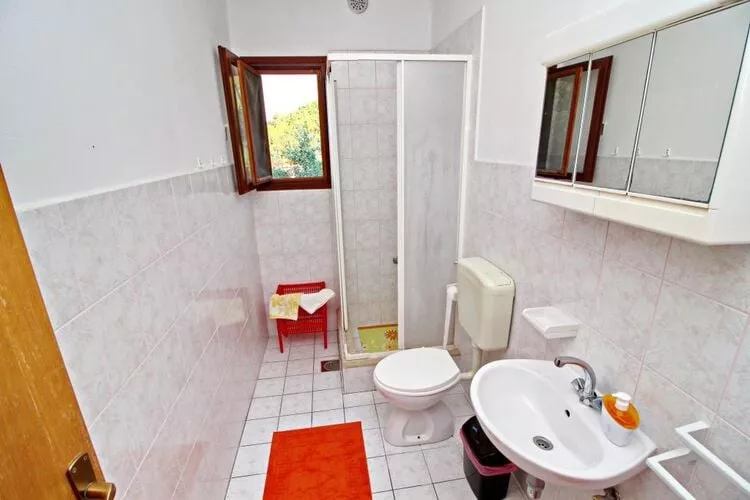 Apartments Bačić - Two Bedroom Apartment with Sea View-Salle de bain