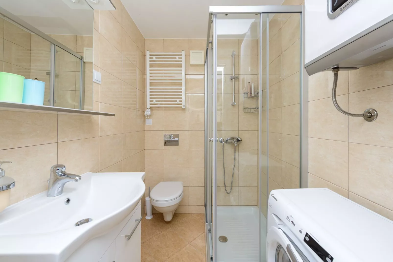 Apartment Pavlina - One Bedroom Apartment with Terrace-Bathroom