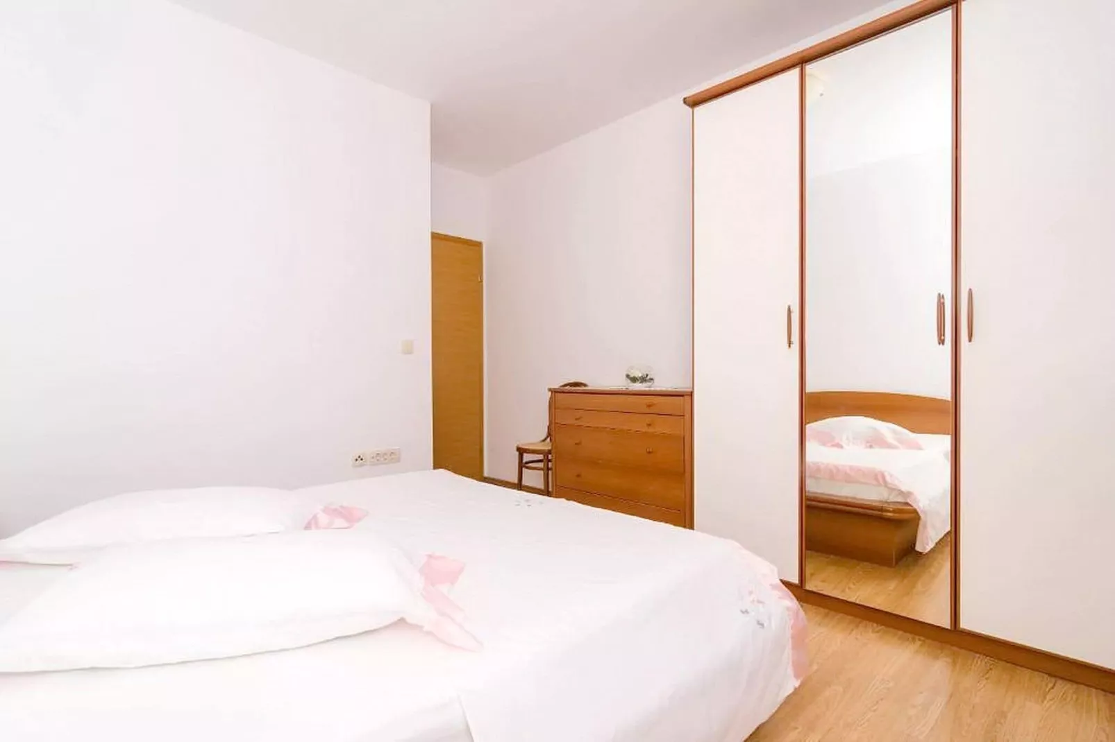 Apartments Villa Bella Vista - Two Bedroom Apartment with Balcony and  Sea  View-Chambre