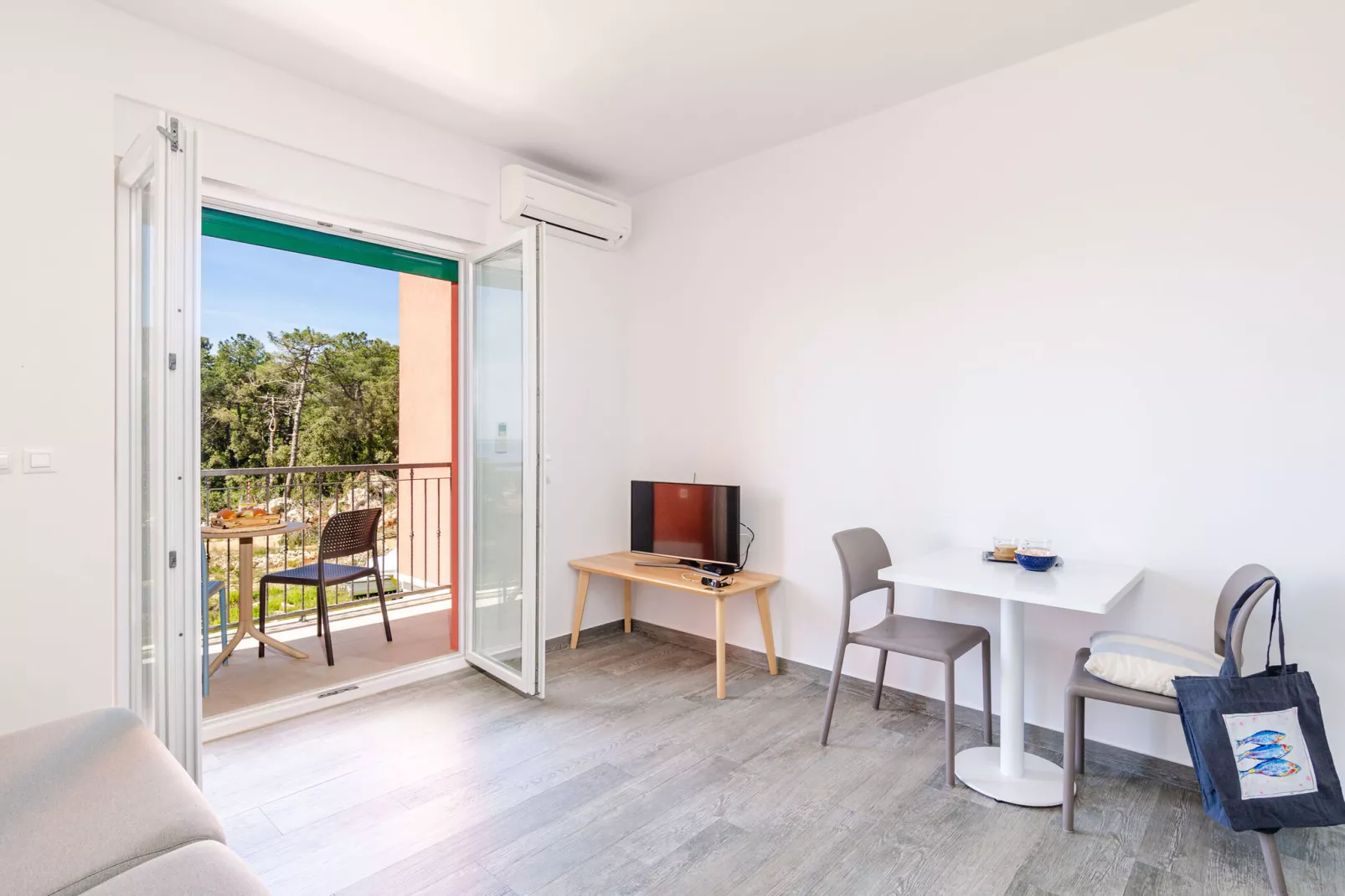 Apartments Villa Lukas - ''No.4'' One-Bedroom Apartment with Balcony and Sea View-Dining room